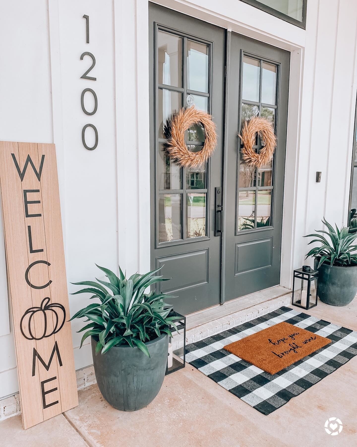 Front Porch Door Mat Layering Ideas for Fall 