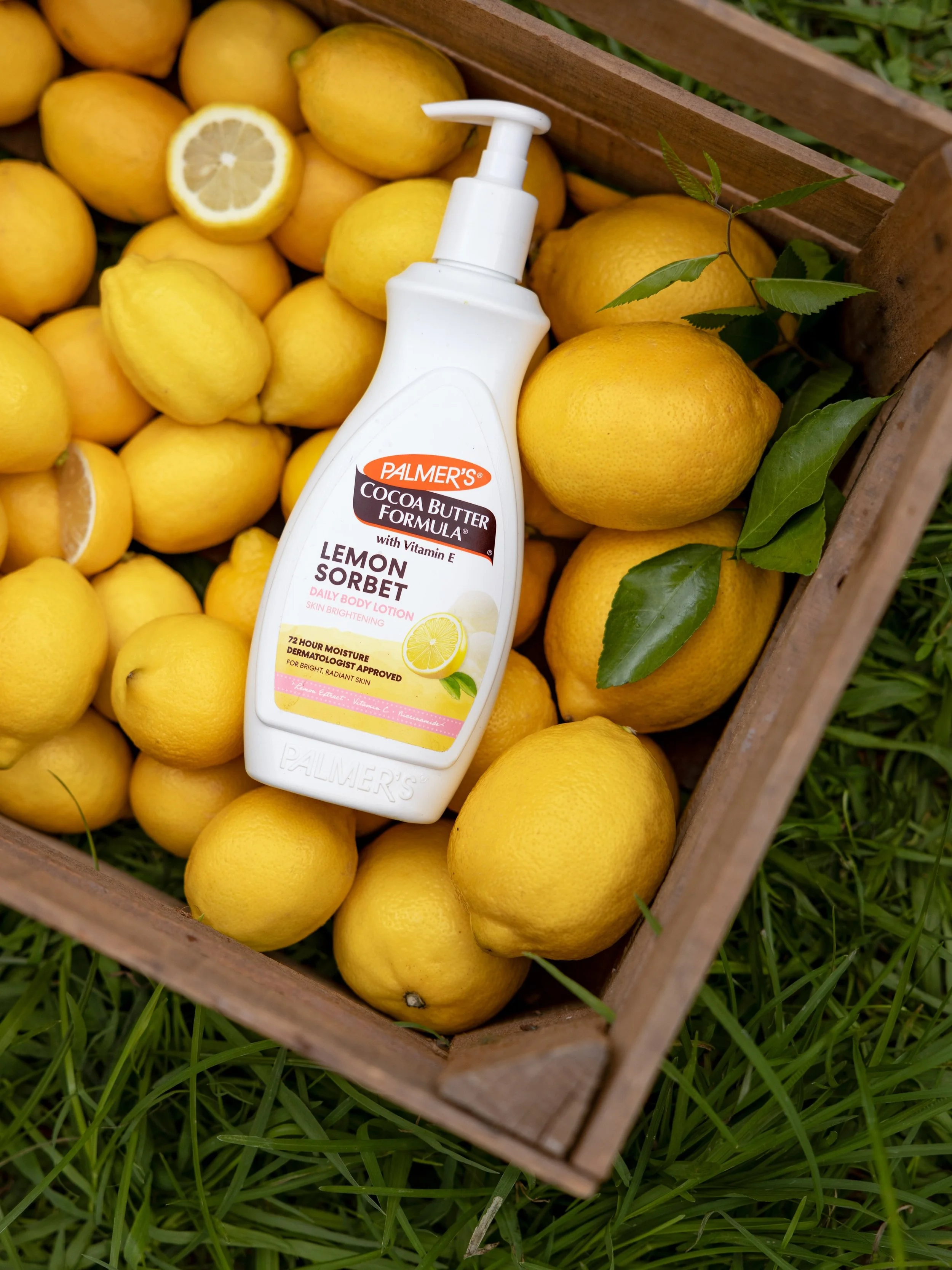 New work for @palmers 🍋✨

Models: @taylor.morland @trapezoidmouth @erinsnowroberts 
Photo: @ktparkerphoto 
Production: @laspalmasstudio annajimenezlyle
@gabriela_arp
Production Coordinator @ashetoncreates
Wardrobe @styleprovoking 
HMU @radmakeup 
Ca