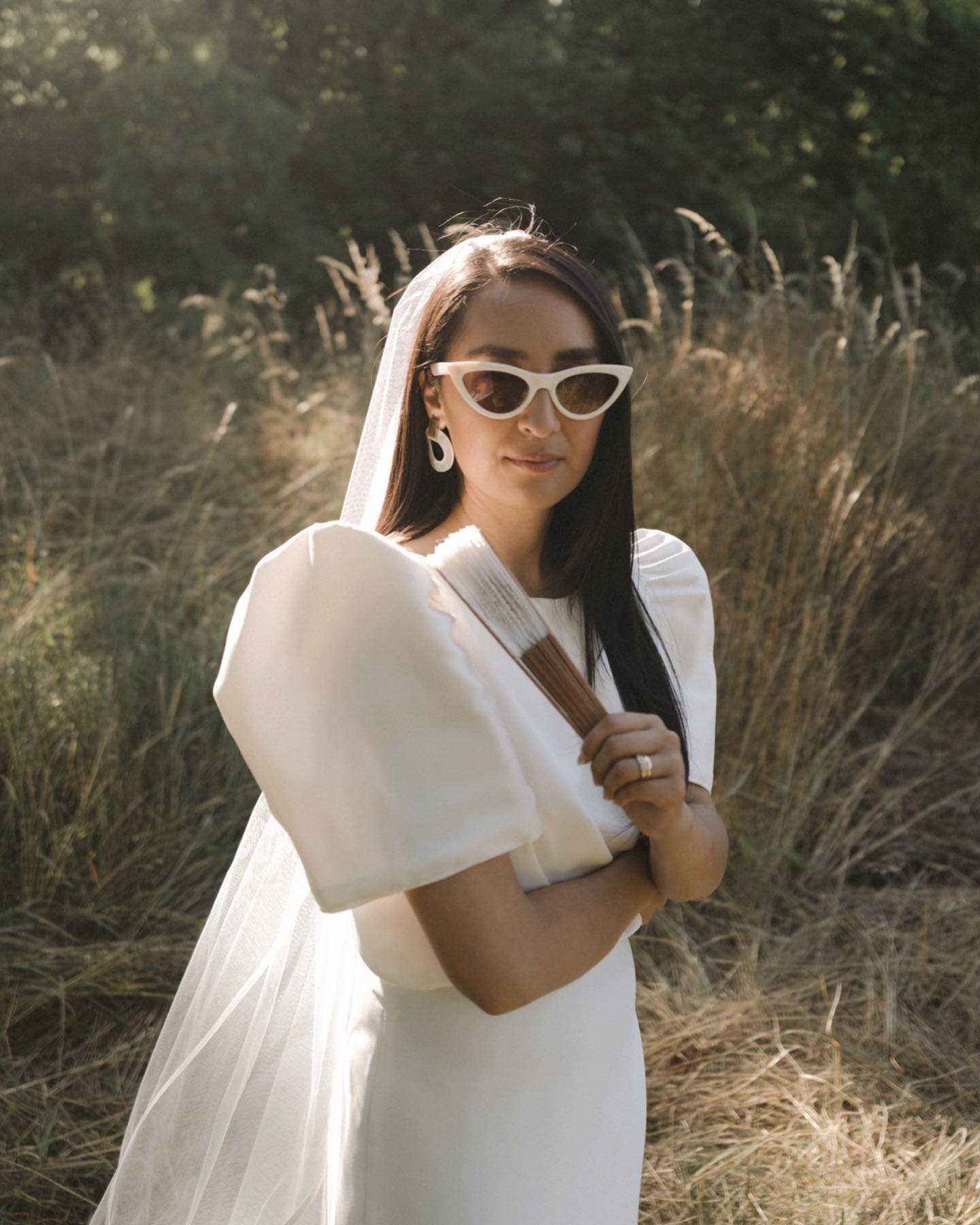 Chic &amp; sleek bride vibe alert!✨

So obsessed with the way @nella.athena styled her whole wedding outfit! She&rsquo;s wearing a custom made, #jillianjoy crepe two piece terno set which included a pearl button up back, and a slim crepe skirt ✨ 

We