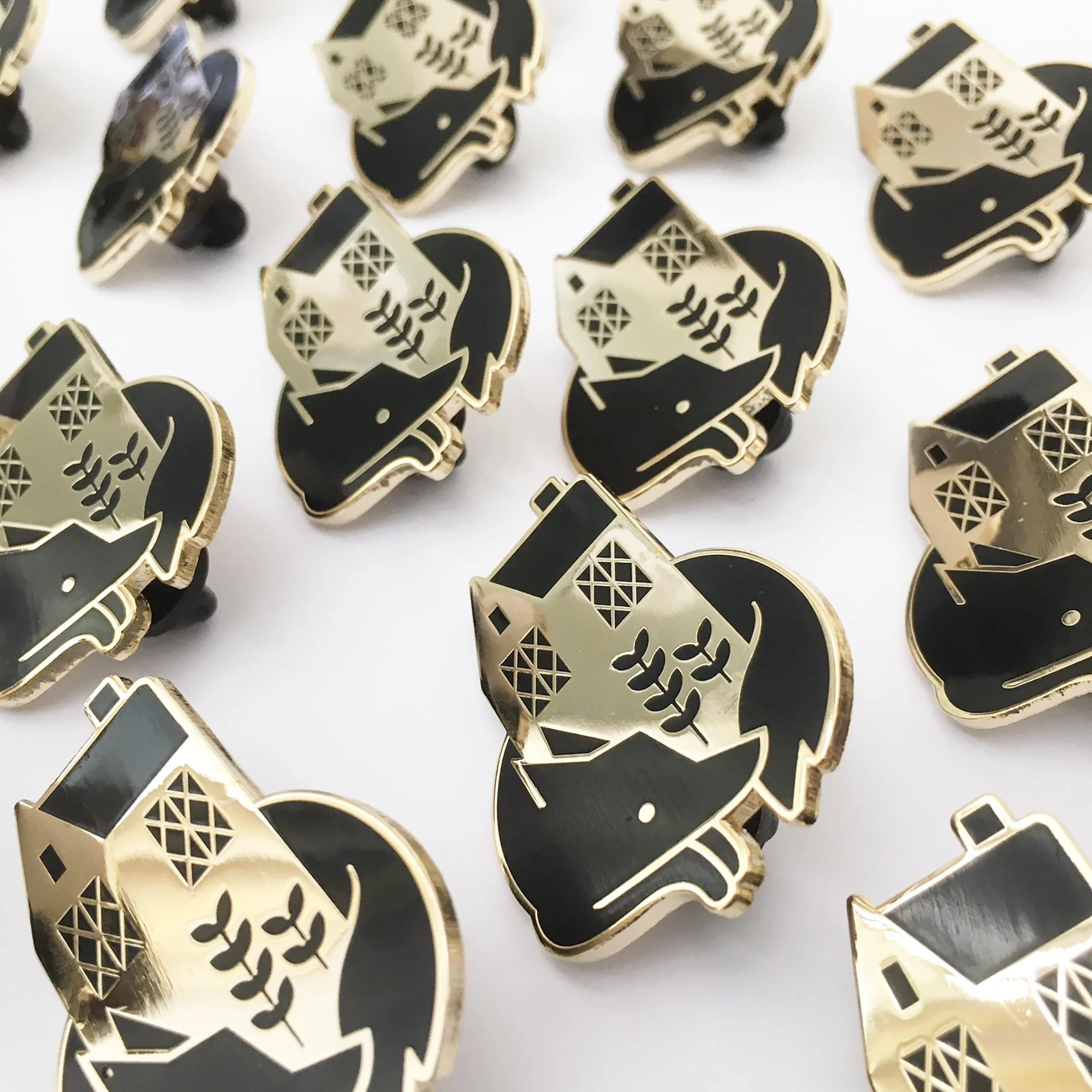 wolf pin multi_e.jpg