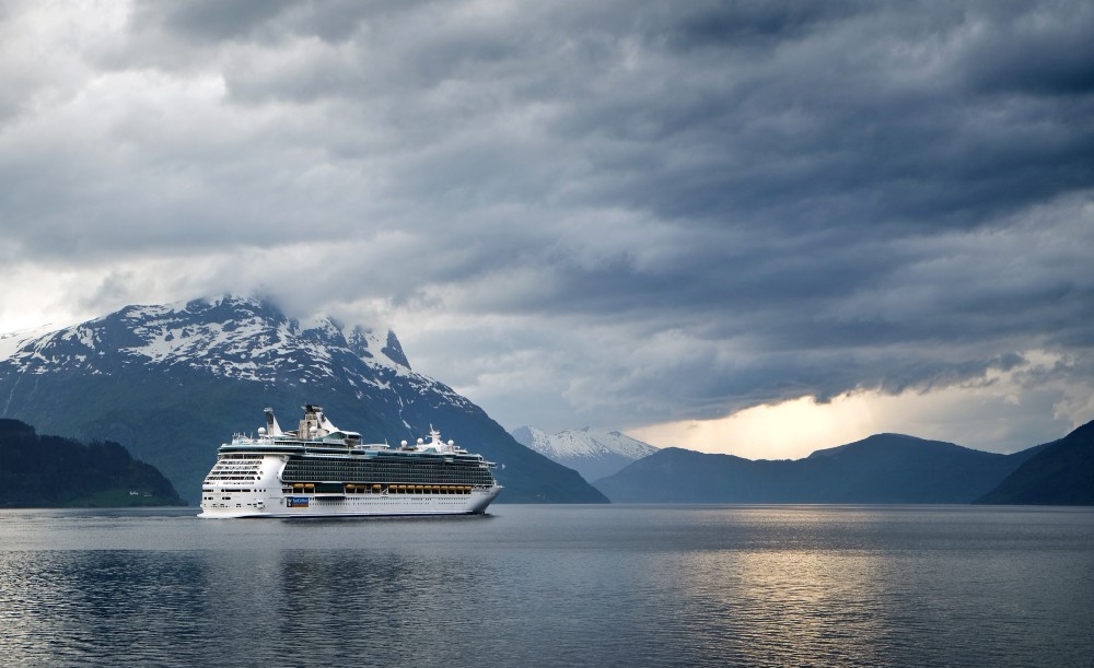 A Royal Caribbean ship sails up the Nordfjord. The Stand.earth study did not include Royal Caribbean ships. Photo: Steinar Engeland , Unsplash .