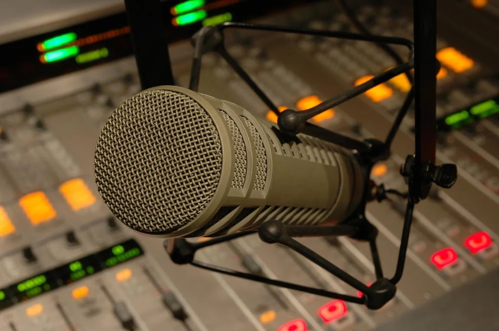 radio-microphone.jpg