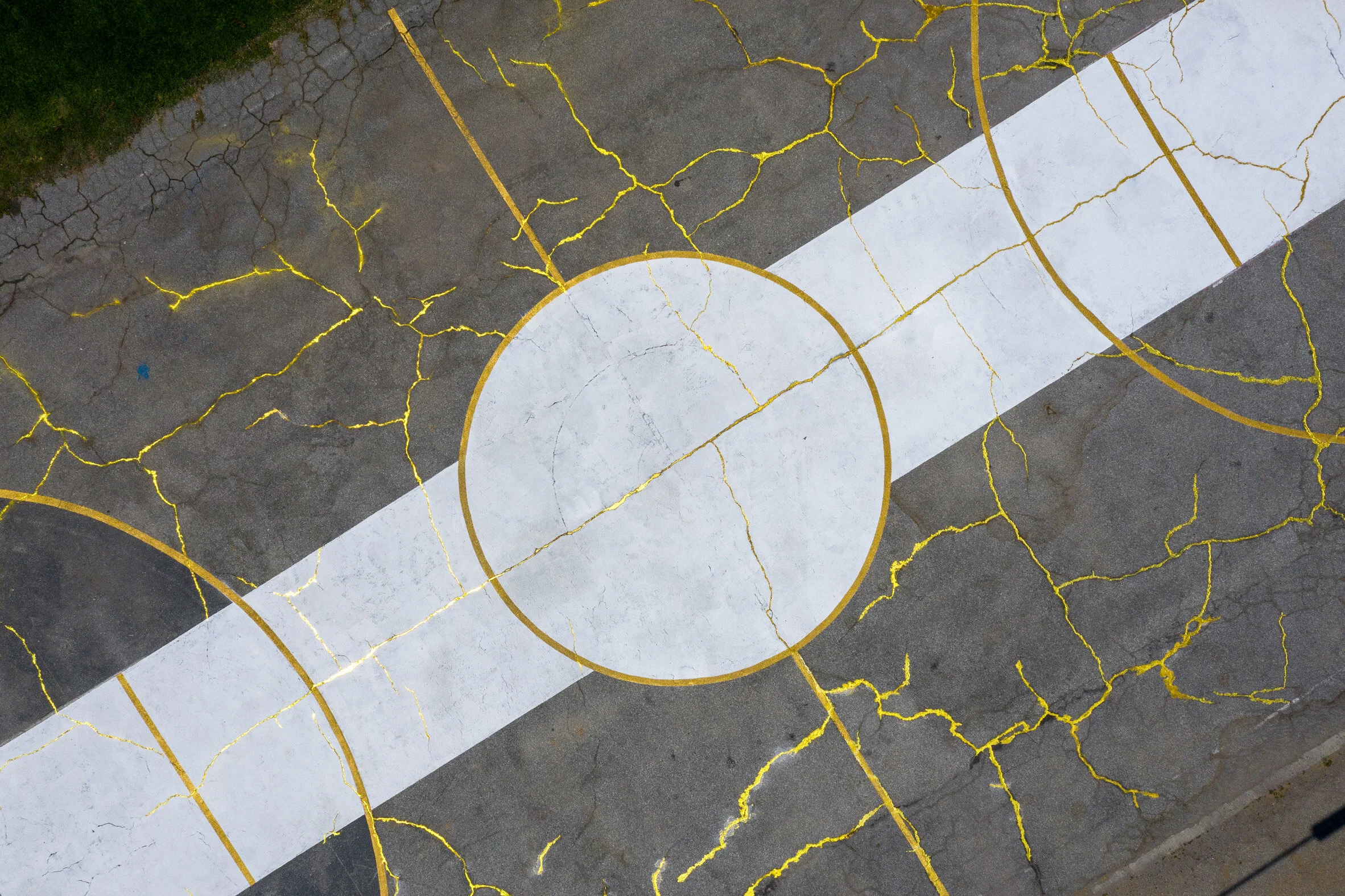 Victor Solomon Mends Dilapidated LA Basketball Court Using Japanese Art of Kintsugi