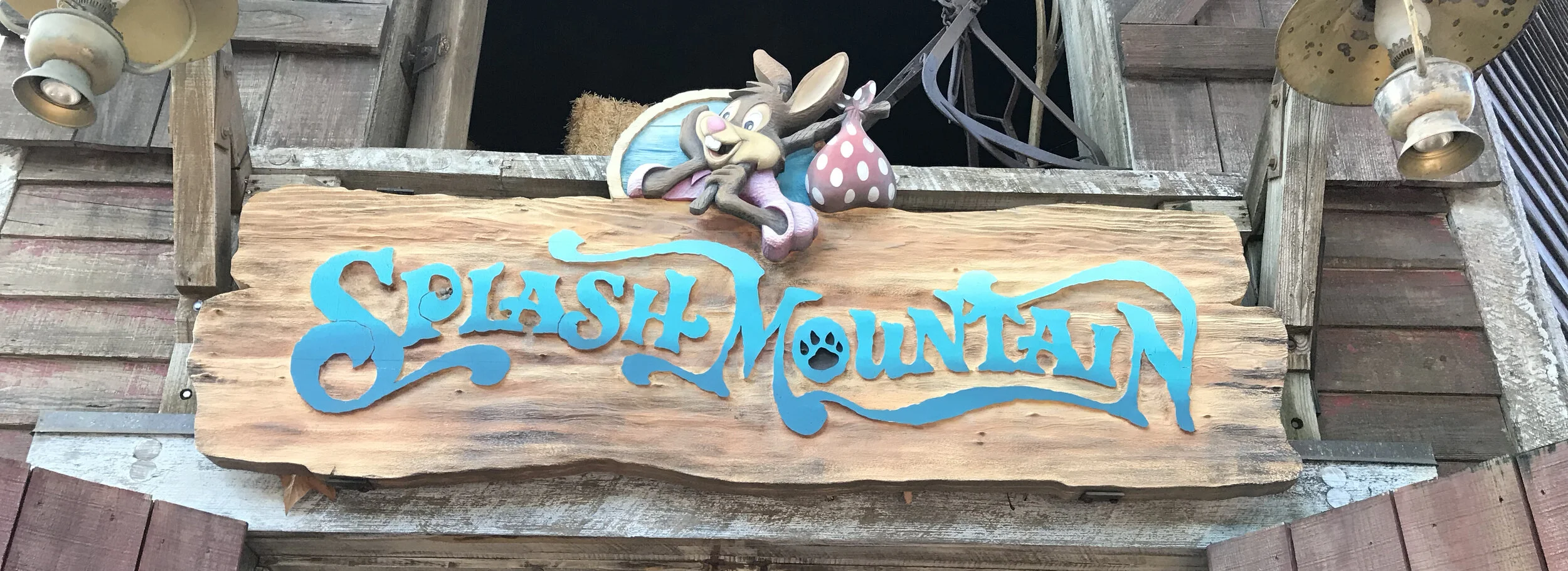 Splash Mountain Entrance Sign