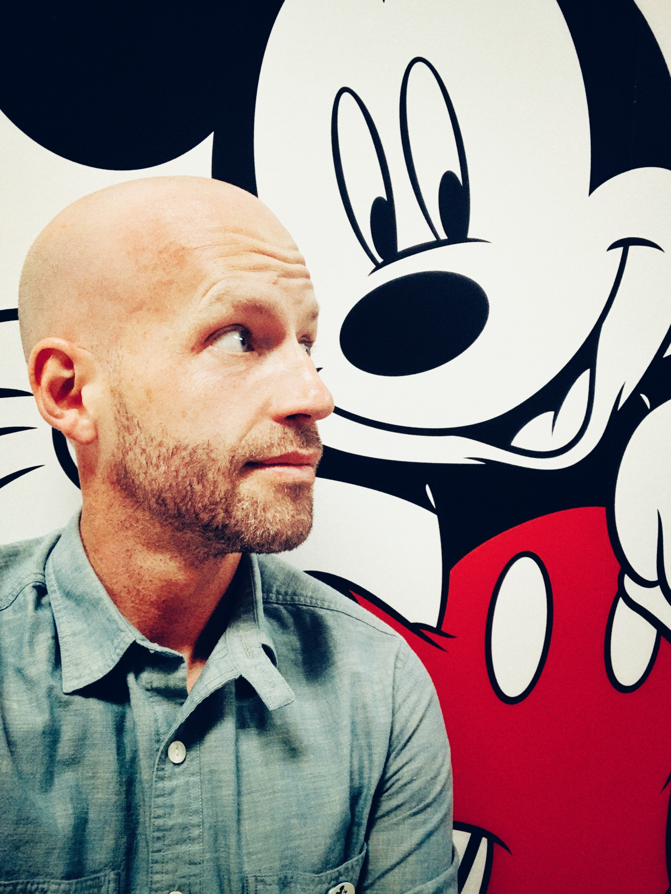 bret-iwan-mickey-mouse-background-love-of-the-mouse