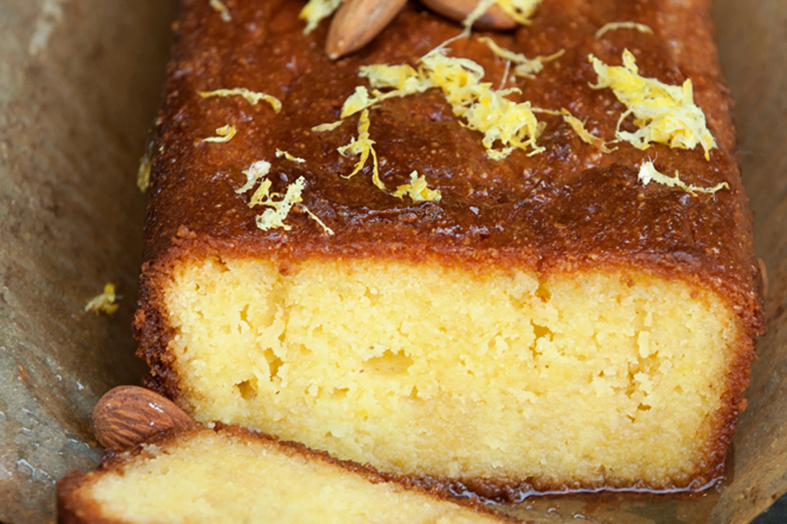 BEST LOW CARB KETO LEMON AND ALMOND CAKE.jpg