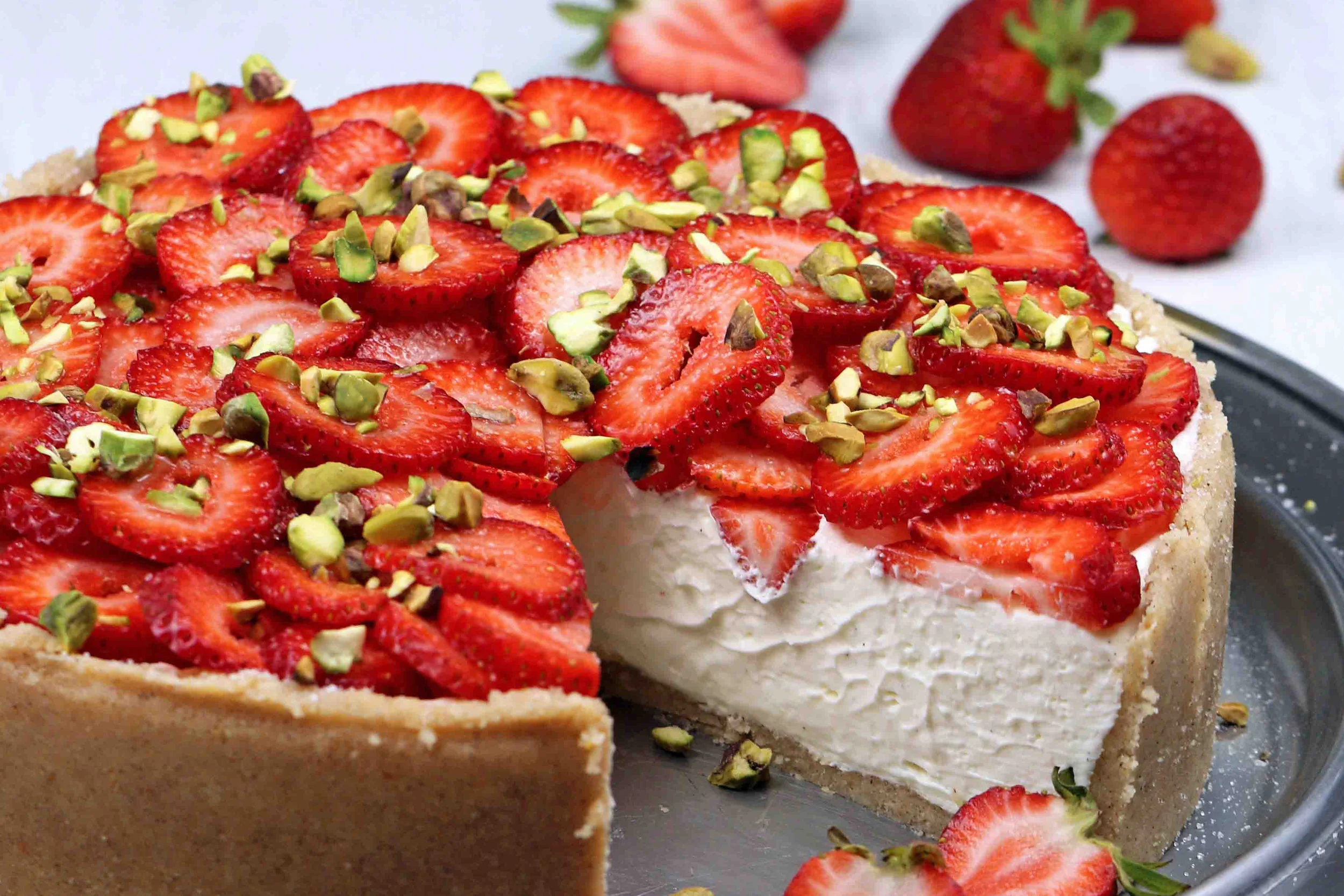 BEST LOW CARB KETO NO-BAKE STRAWBERRY CHEESECAKE.jpg