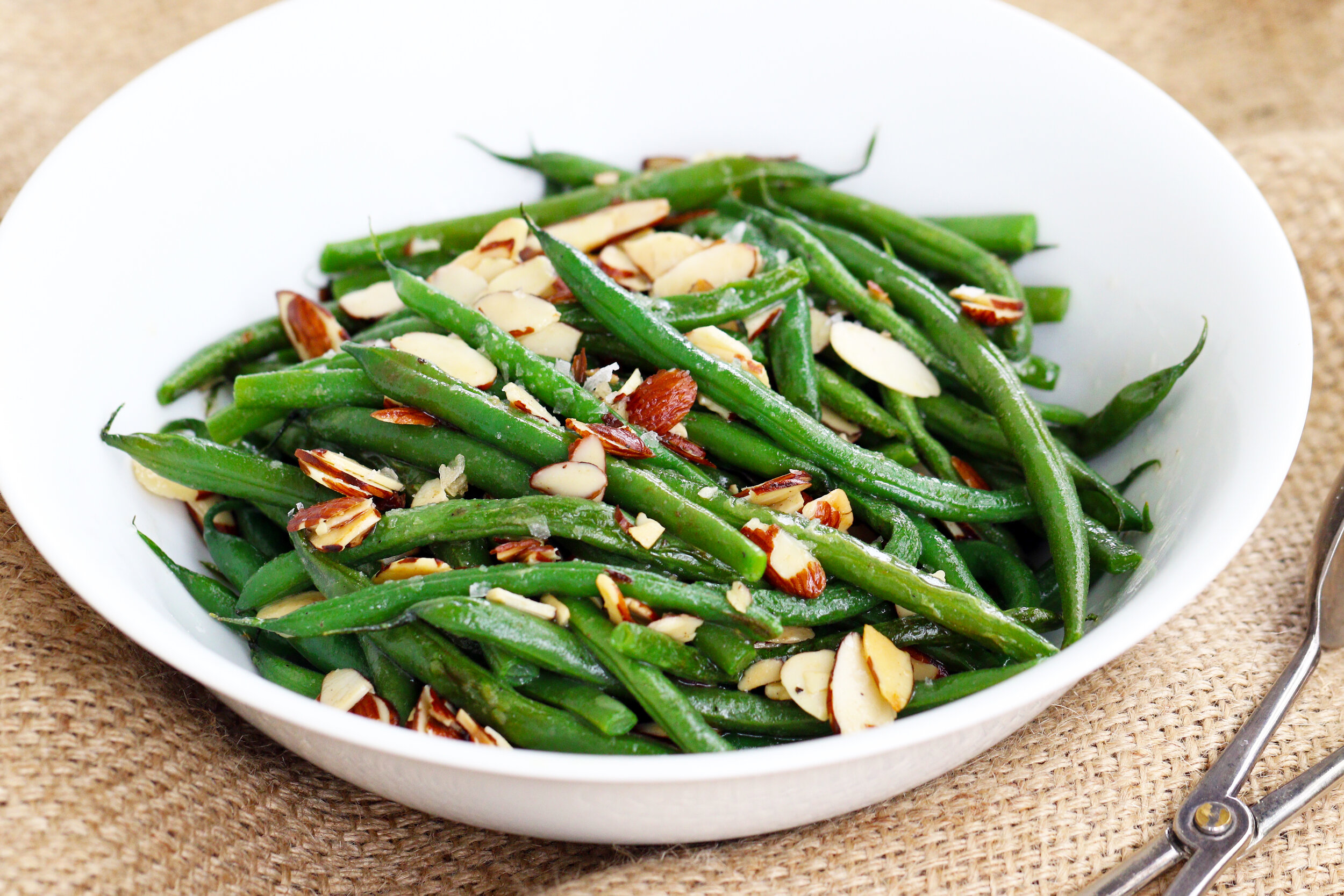 GREEN BEANS WITH ALMONDS