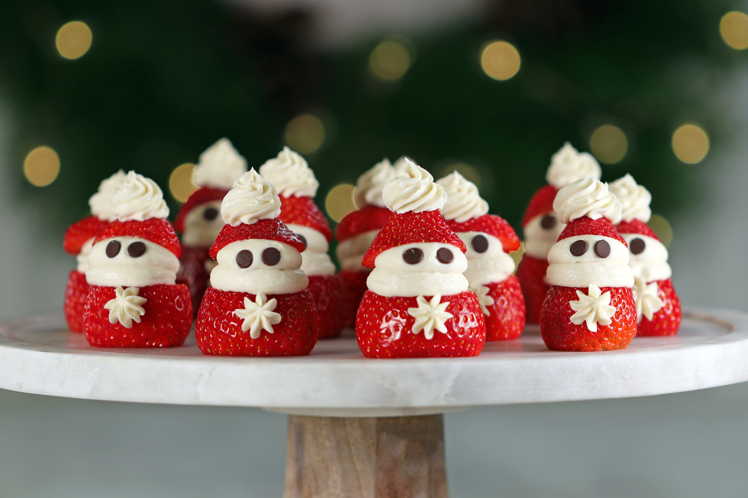 FESTIVE STRAWBERRY SANTA'S