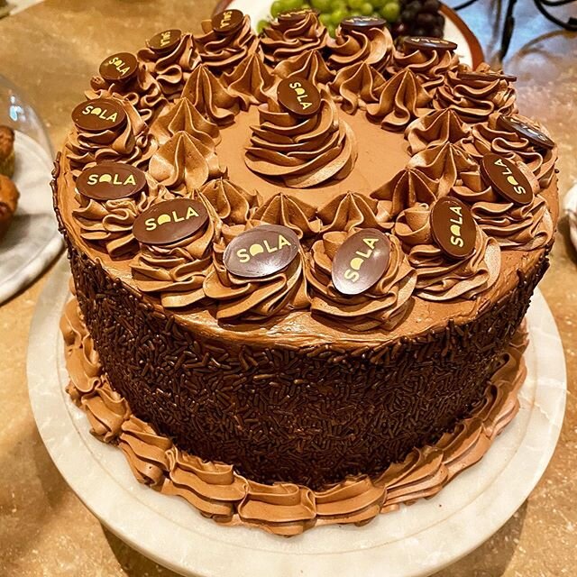 Made this awesome cake recently, low carb almond flour chocolate cake sponge layers with a whipped chocolate ganache, I used @lilys_sweets dark chocolate and heavy cream with a little extra @thesolacompany sweetener for extra sweetness. #lowcarbchoco