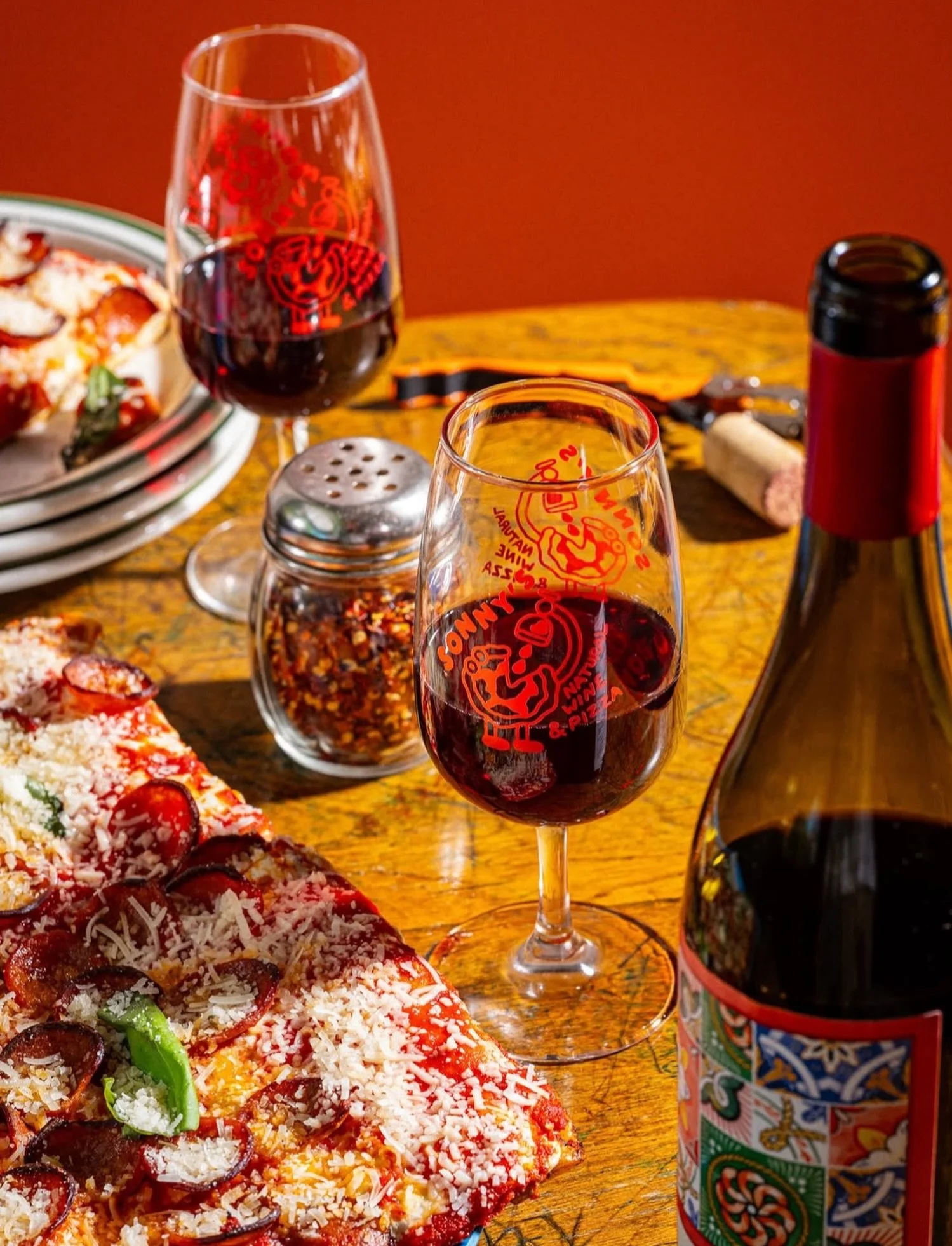 Wine &amp; pizza night anyone?? 🍷🍕

📷: @scottsuchman