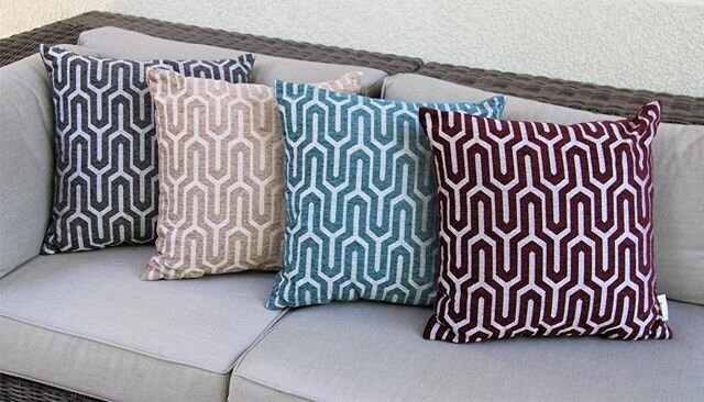 Say hello to our latest friend, the Ria pillow. Made from velvety chenile fabric, these gorgeous pillows will liven up a well lived living room!  Available in a 2-pack exclusively @costco nationwide. Get them before they're gone!