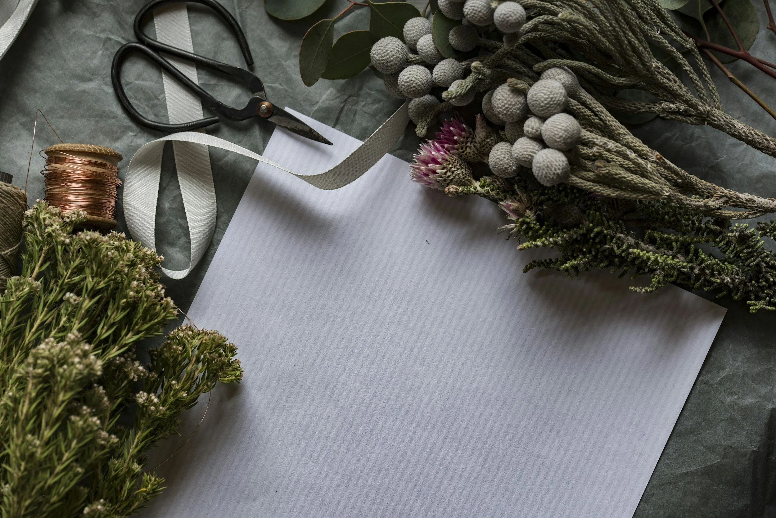 CHRISTMAS TABLE CENTREPIECE