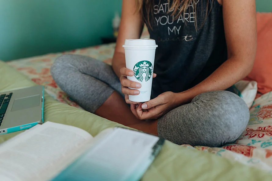 personal-brand-photographer-brandilyn-davidson-loves-chai-tea-latte-obsession-branding-photographer-2018.jpg