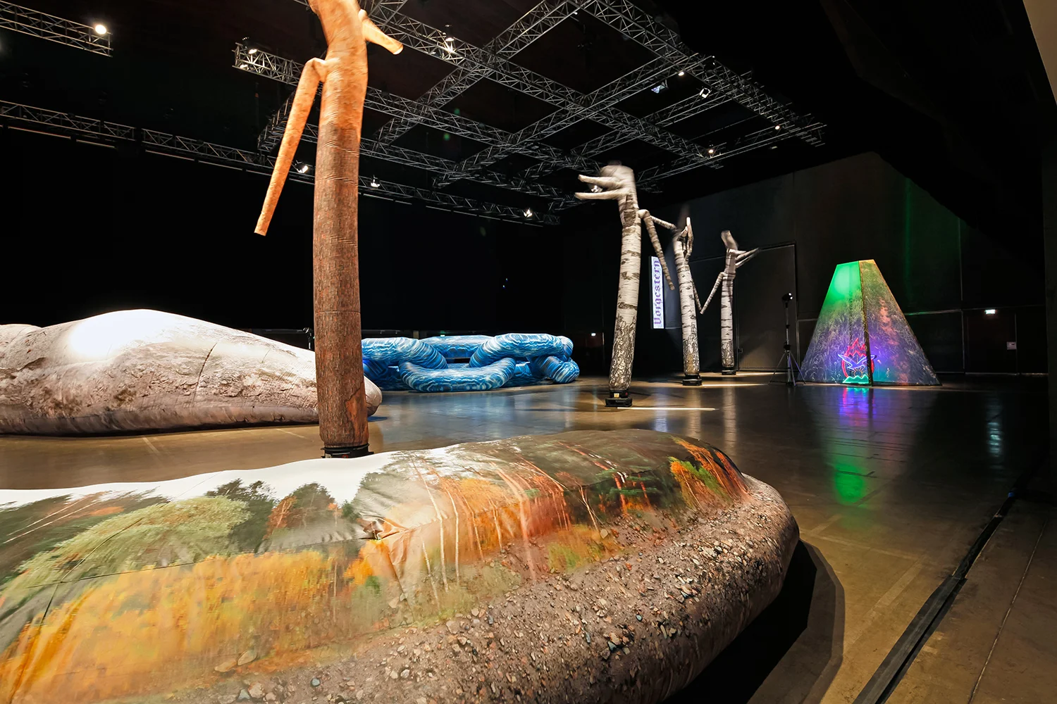 Yesterday's snow_Exhibition view_Ph. Liz Eve, courtesy Steirischer Herbst festival_12.jpg