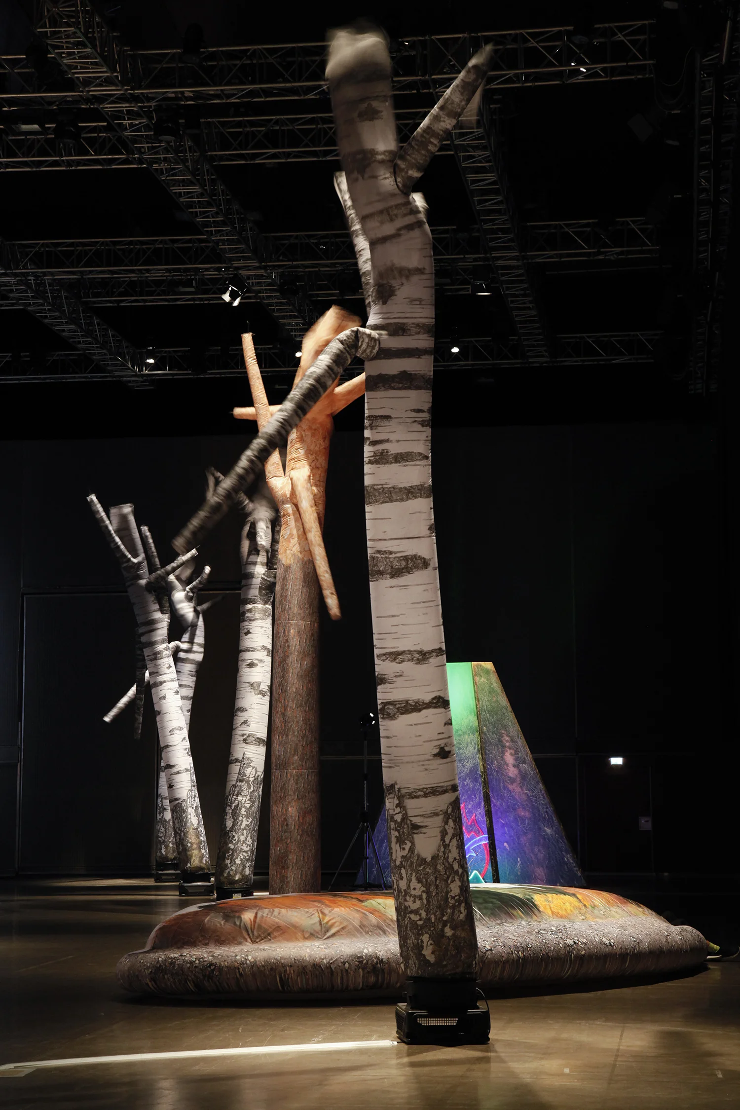 Yesterday's snow_Expozition view_with people_Ph. Liz Eve, courtesy Steirischer Herbst festival_40.jpg