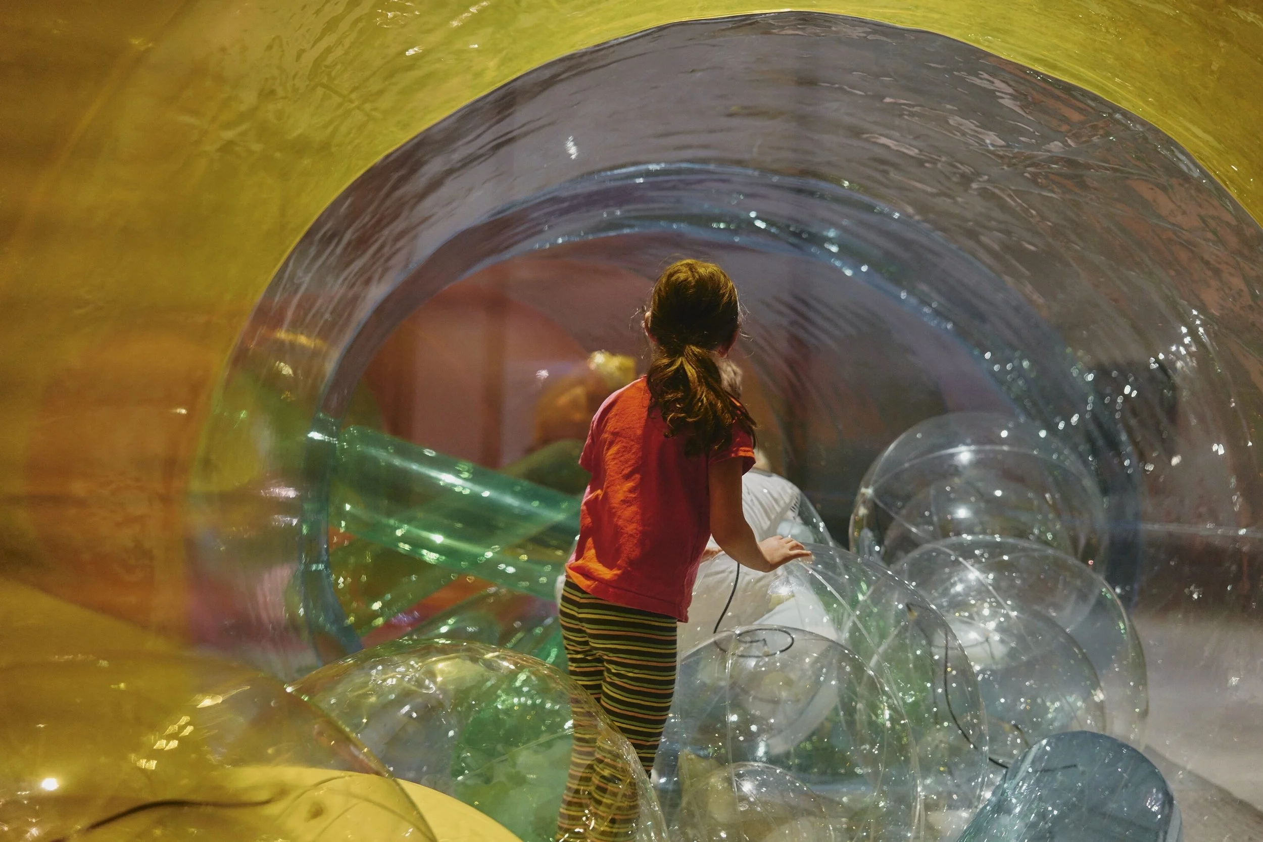 HDK_230906_InsideOtherSpaces_KidsPreview_Photo-ConstantinMirbach-72_low.jpg