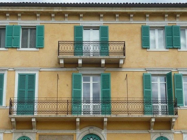 Ottobrate romane e piogge improvvise: come evitare l'allagamento di balconi e terrazzi
