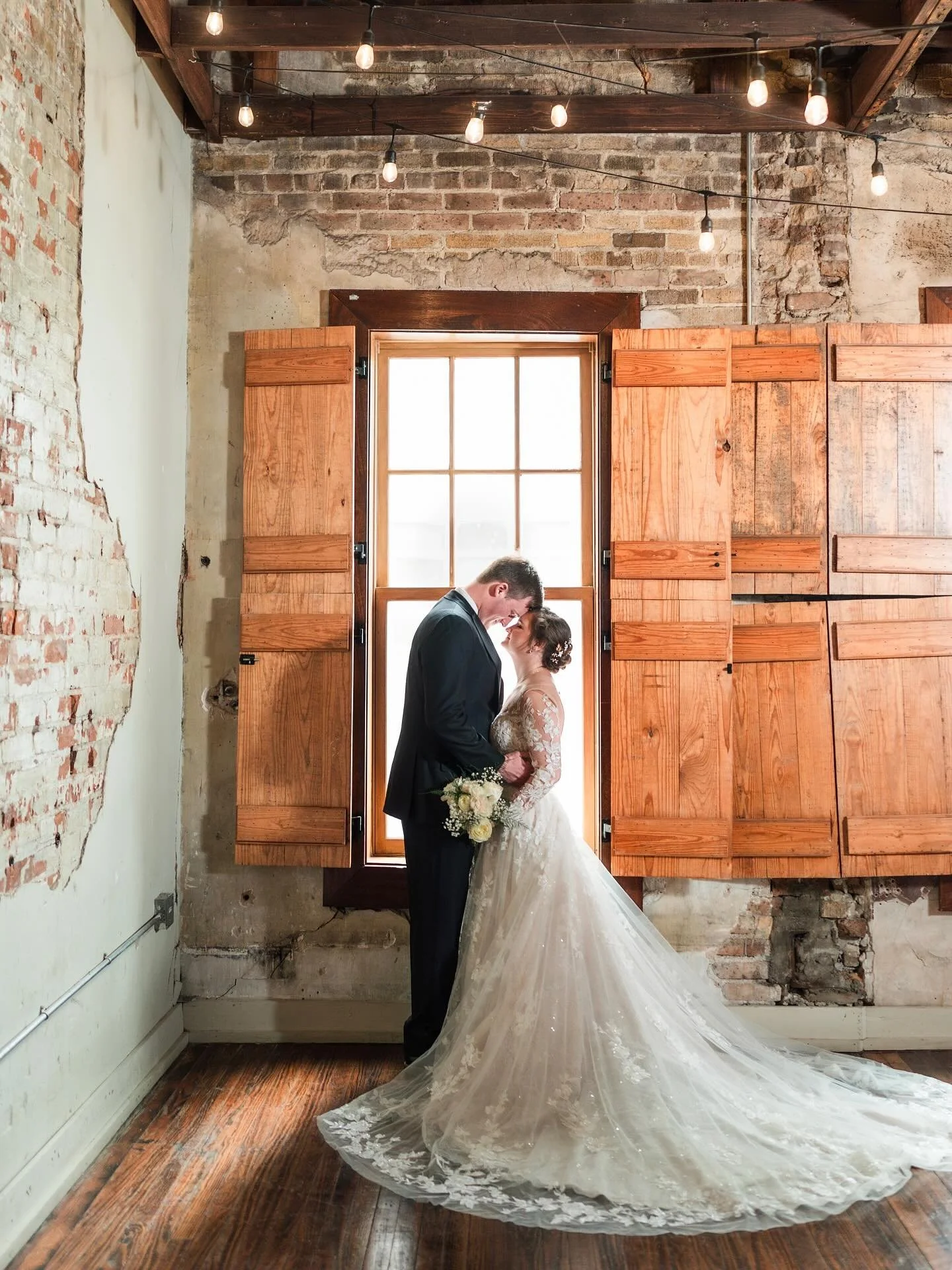 On the hunt for the 𝓅𝑒𝓇𝒻𝑒𝒸𝓉 venue? 💍 Located above Cecelia Creole Bistro, The Loft at Cecelia offers a variety of food options &amp; bar packages for any special occasion. ✨

Check out our website for pricing &amp; to set up a tour, here: htt