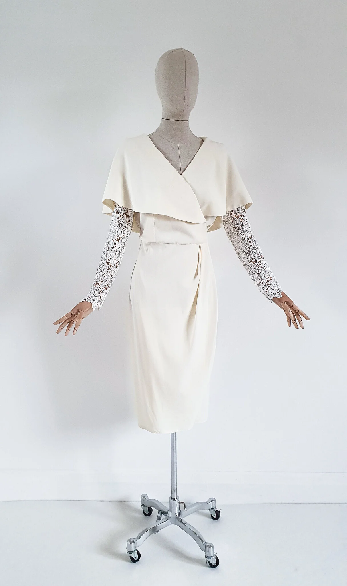 Dirty Fabulous  1980's Chic Capelet Collar Dress, sz 8/10