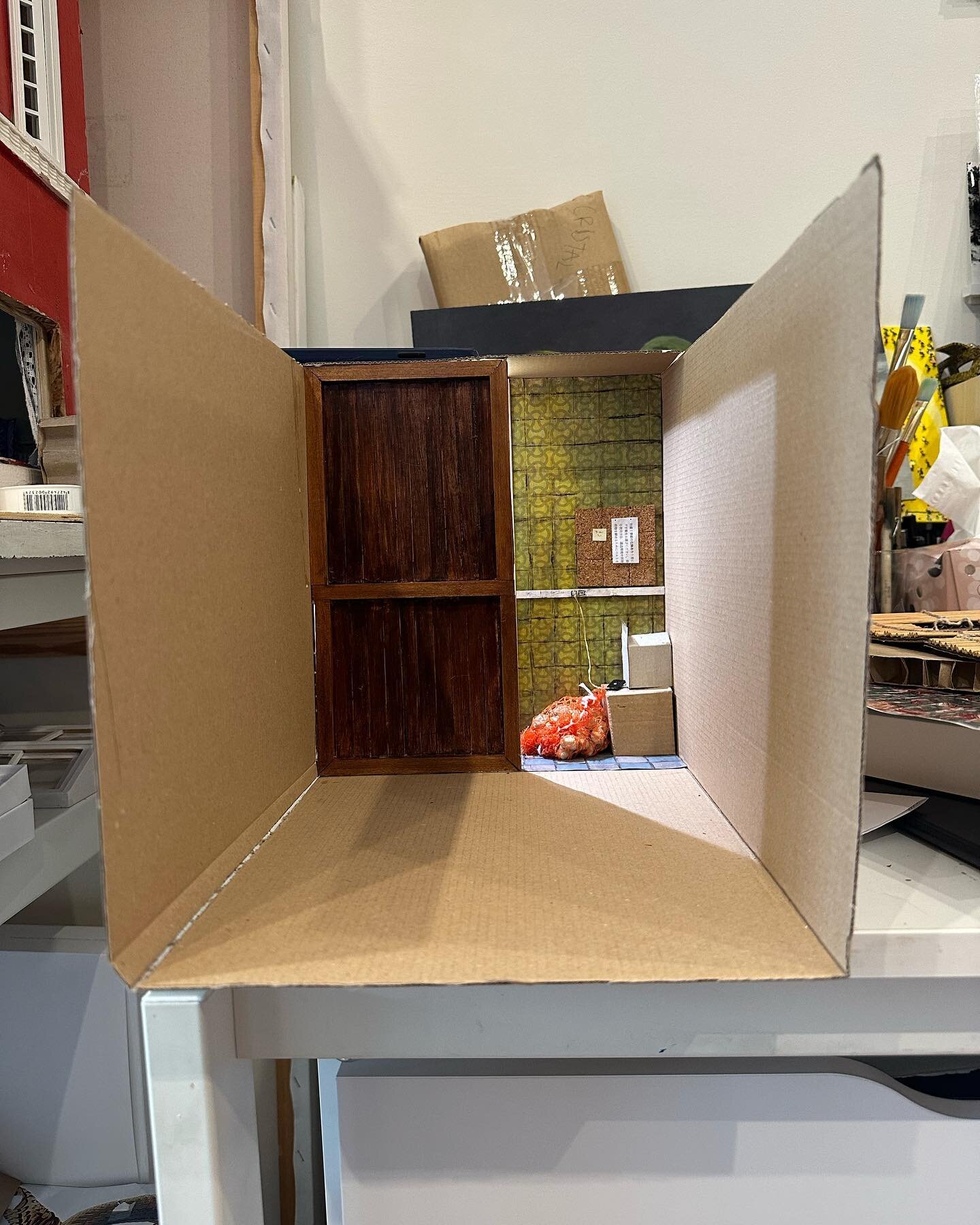 The back room of the tiki bar was one of my favorite parts to make. 

I used the inside of a @birkenstock box to make the tiles (aged them with paint and colored pencil,) a bag of chickpeas made from onion netting, cork from window protectors, boxes 