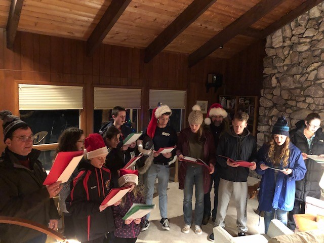 caroling2.jpg