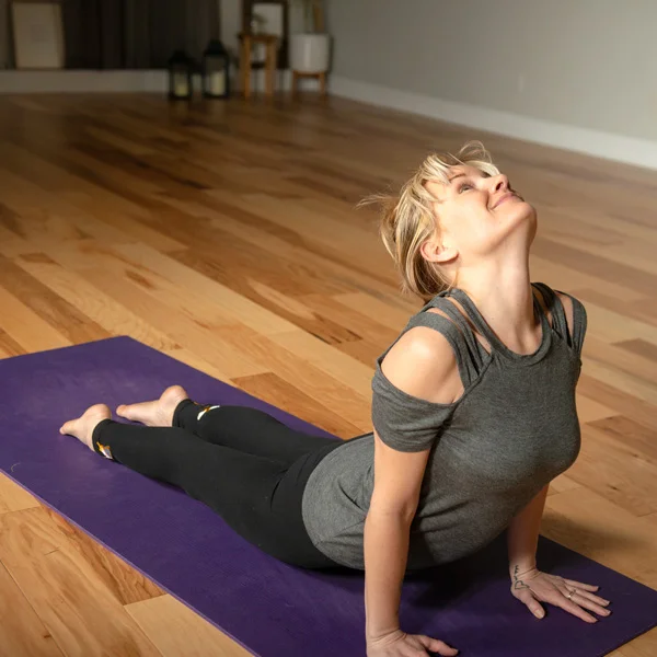 kompose-instructors-pose-jenny.jpg