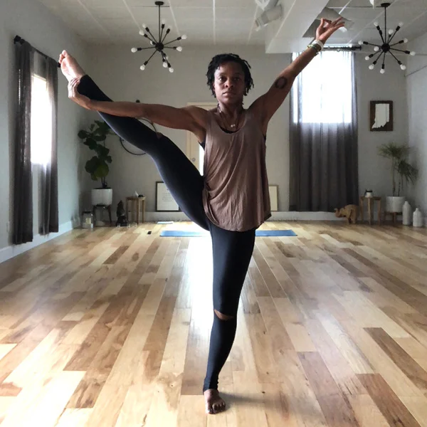 kompose-instructors-pose-amanda.jpg