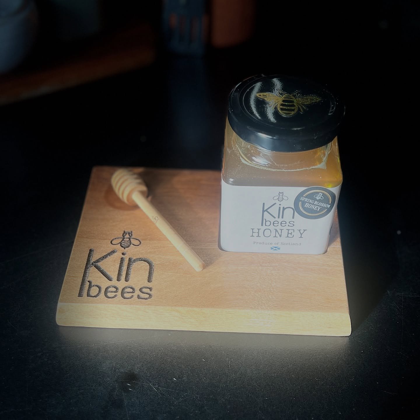 A glorious gift arrived from Kin honey fan @youngenterprises2025. Thank you so much it now has pride of place in our kitchen! 

Have a look at the gorgeous work they produce using Scottish wood in their Perthshire workshop!