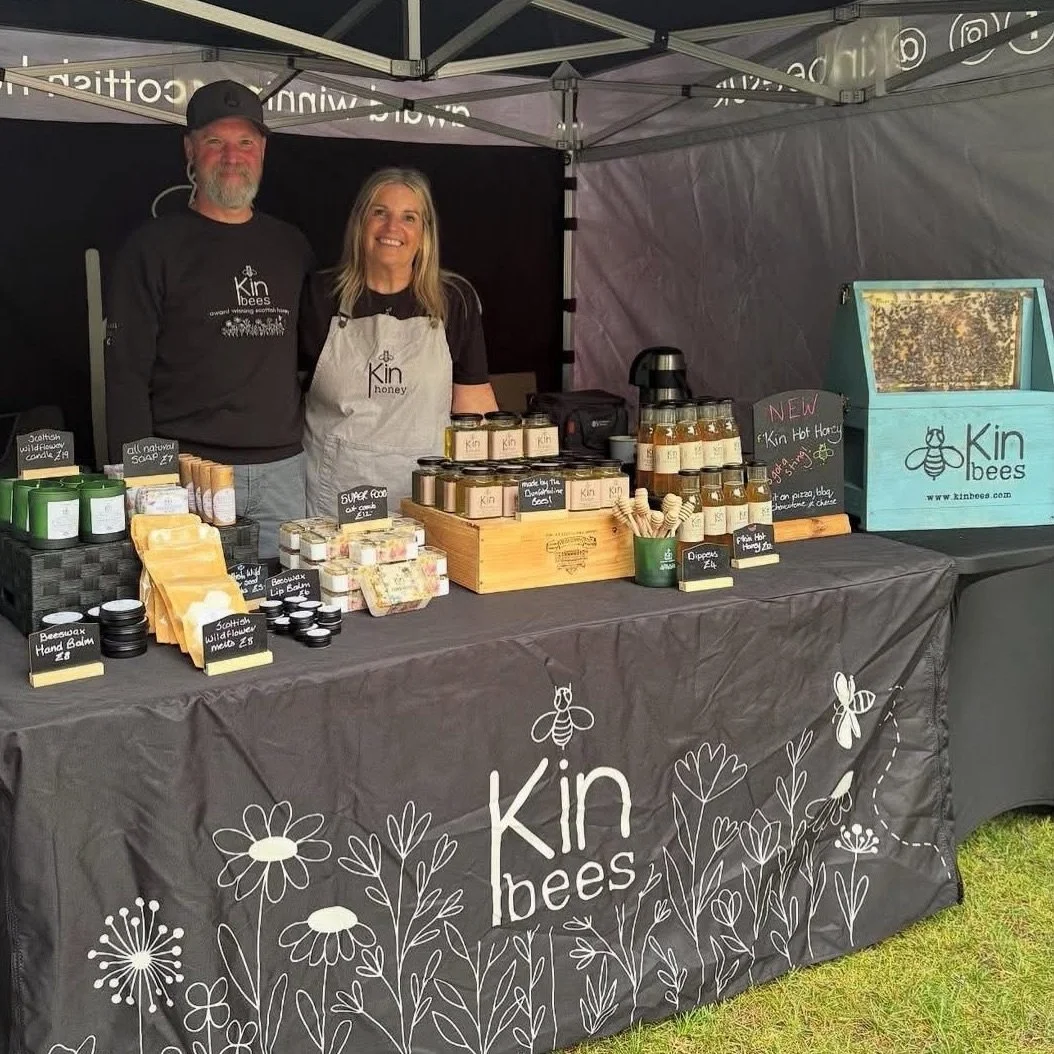 WE&rsquo;RE BACK ! on the cobbles outside The Abbey at @dunfermlinecity.artisanmarket this Sunday from 11am!!
See you there 🐝🏴󠁧󠁢󠁳󠁣󠁴󠁿🍯