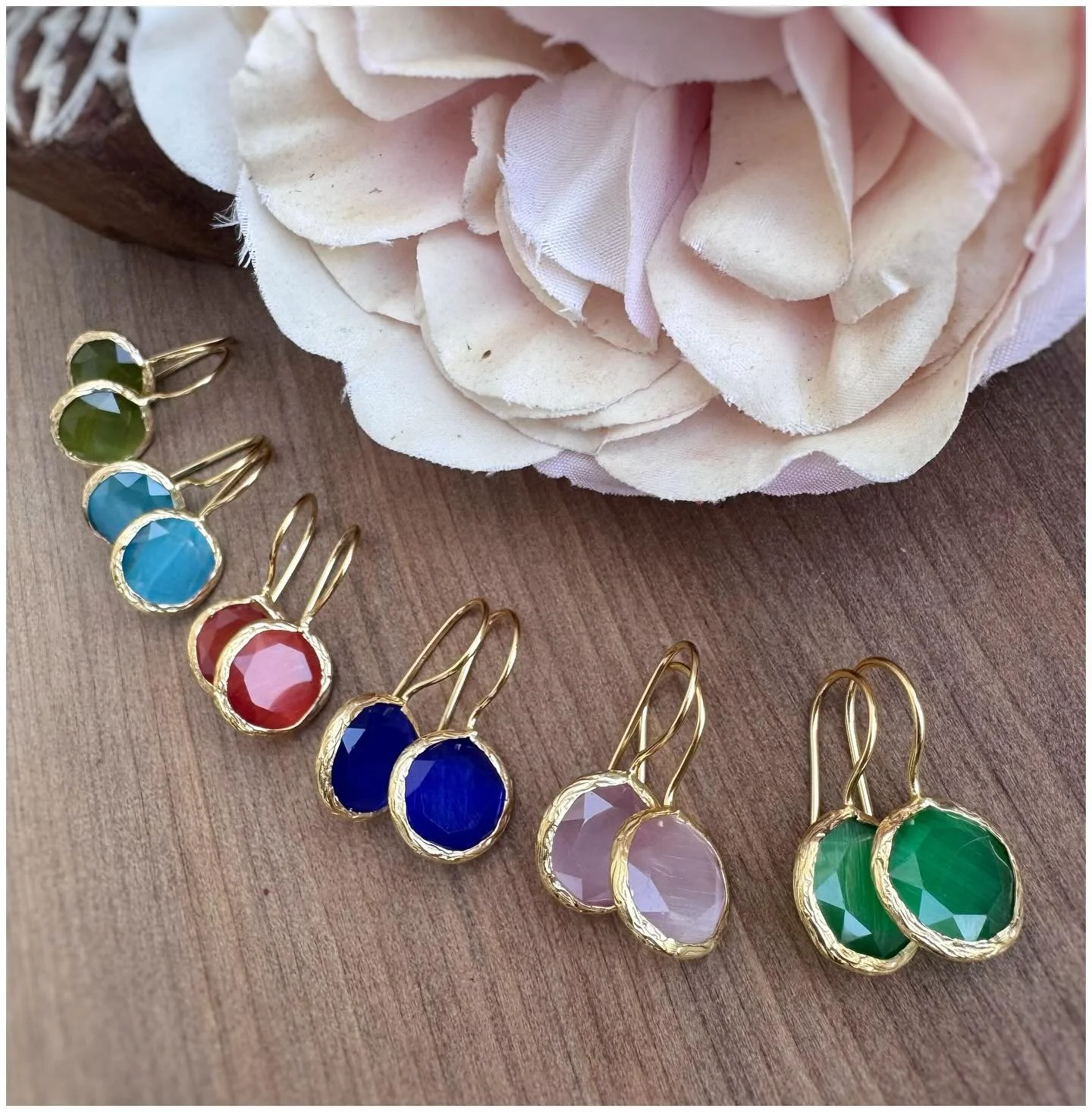 Happy Friday!! I have done a similar version of these beautiful, fun, colorful earrings in the past. Wonderful basics, each color is a gorgeous pop ...whether it be a contrast or complement to what you are wearing ...adding a fun color is always a gr