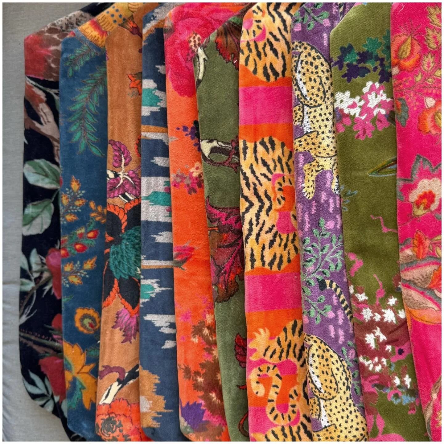 The Holiday Online Trunk Show is now live on the website ...So many great gift options, fine jewelry, fun finds, vintage, and new velvet totes. Tune in for gifts and holiday happies ... a few pieces I&rsquo;ve highlighted here.
&bull;
 www.soulandsto