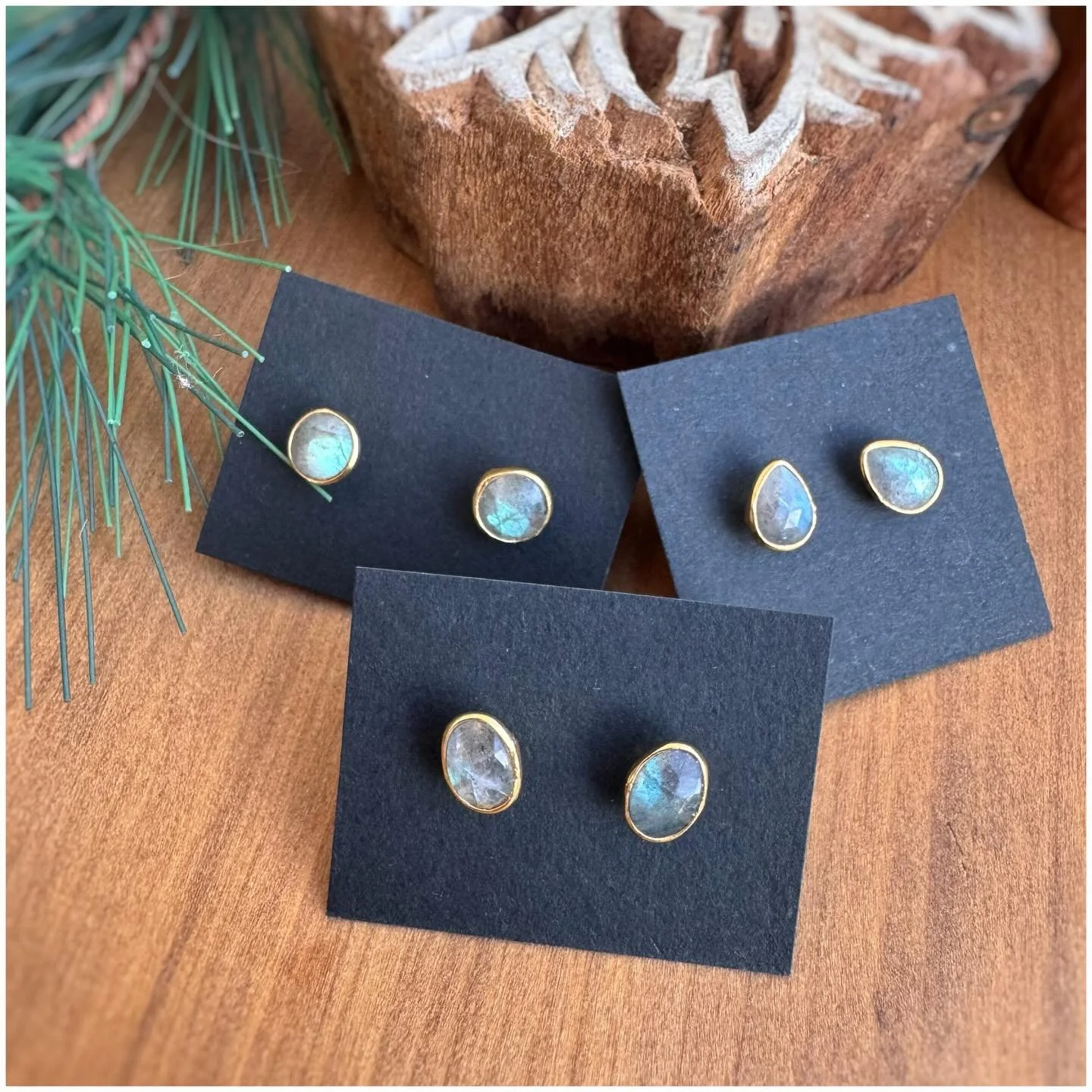 Happy Friday from Austria. I really planned to be back home in Umbria today ...but plans very often take us in other directions (literally). We were on the funicular in Innsbruck and a local guy got on at one stop, rode to the next stop, and managed 