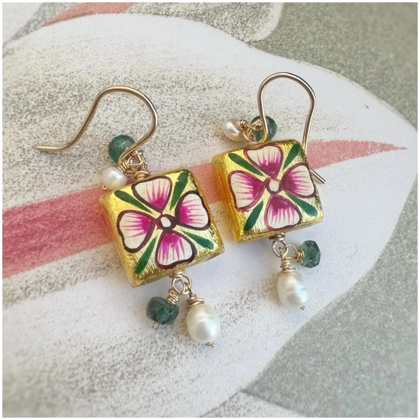 Happy Friday !! Garden show season has officially begun!! I&rsquo;m at the Northwest Garden Show here in Seattle, and I wanted to kick off these next few garden-ey weeks with some flowers!! These very fun flower earrings are a great way to kickoff sp