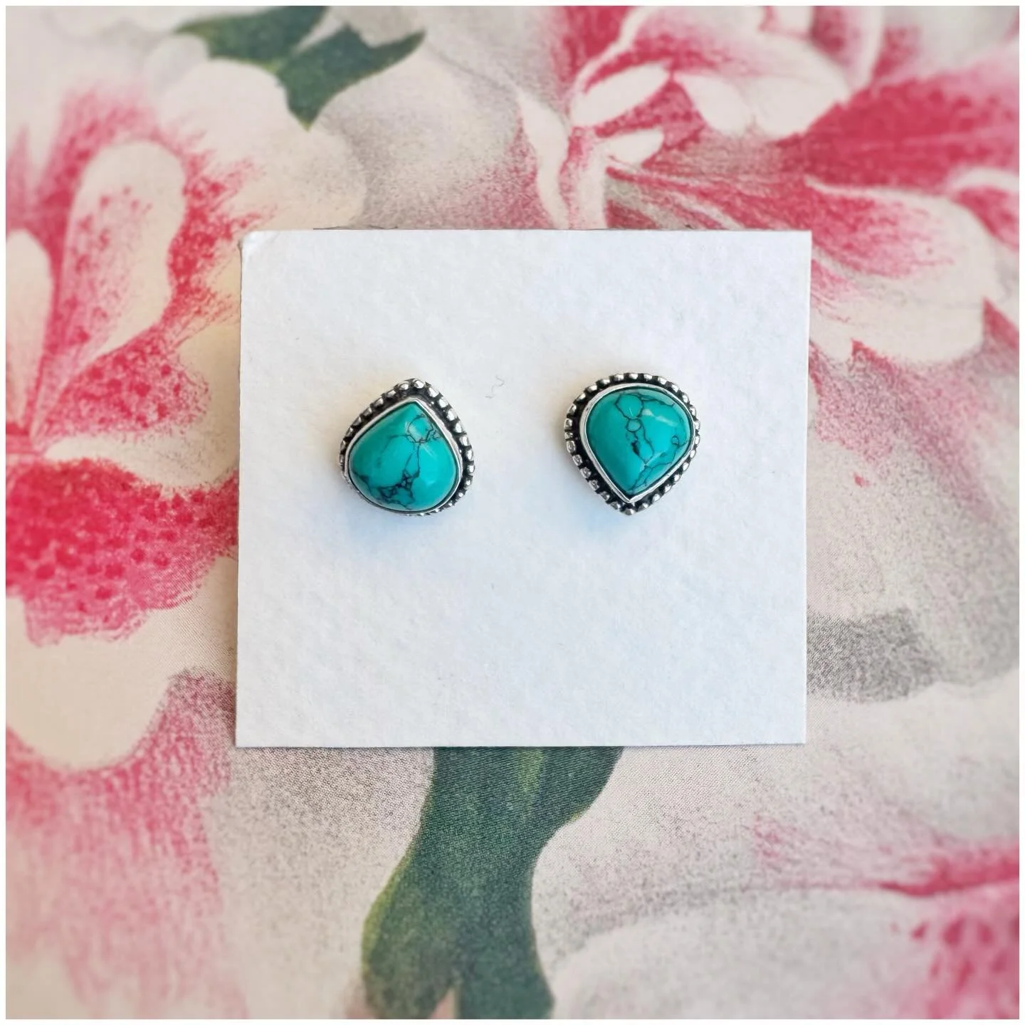 Happy Friday. Whew ...Garden Show season is over!! ...and I lived through it. Its not that I don&rsquo;t enjoy every beautiful garden, every creative display, every flower, ...its that the hours &amp; logistics are brutal, even inhumane!! 🤣 And yet,