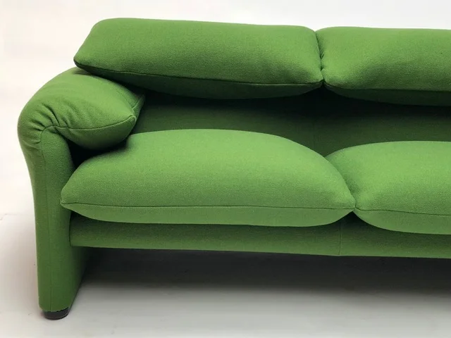Cassina Maralunga herstofferen.jpeg