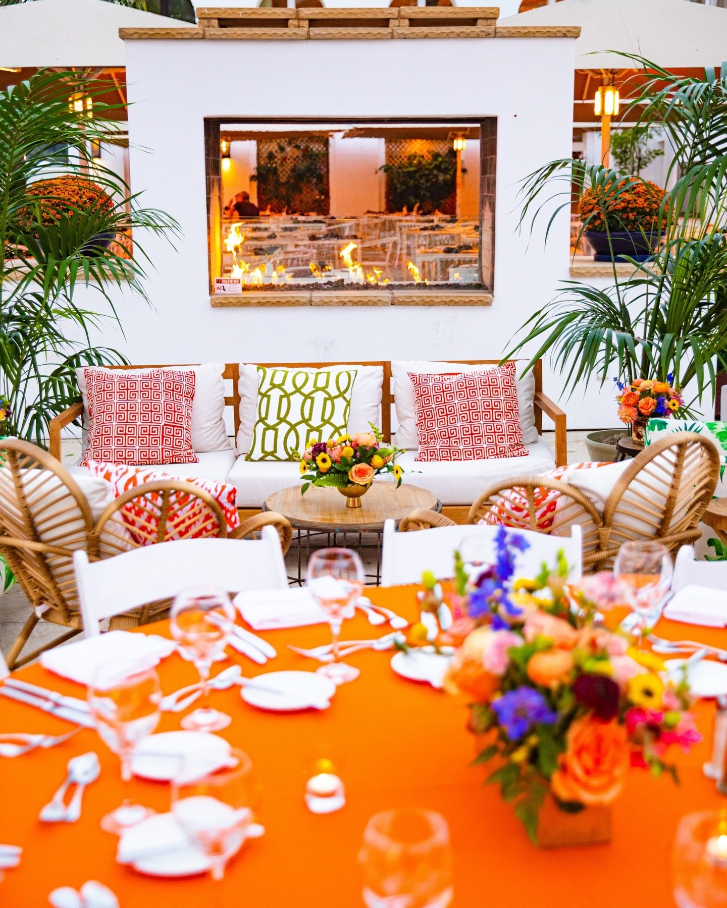 Embracing the vibrant side of life. 🧡🌻🪻

Floral Design | @sevenstems 
DMC Partner | @360dg_sandiego 
Venus | @omnilacosta 
Photography | @miguelmonad 
Rentals | @hire_elegance 

#floraldesign #floraldesigner #creativeconsultant #ocdesigner #ocplan