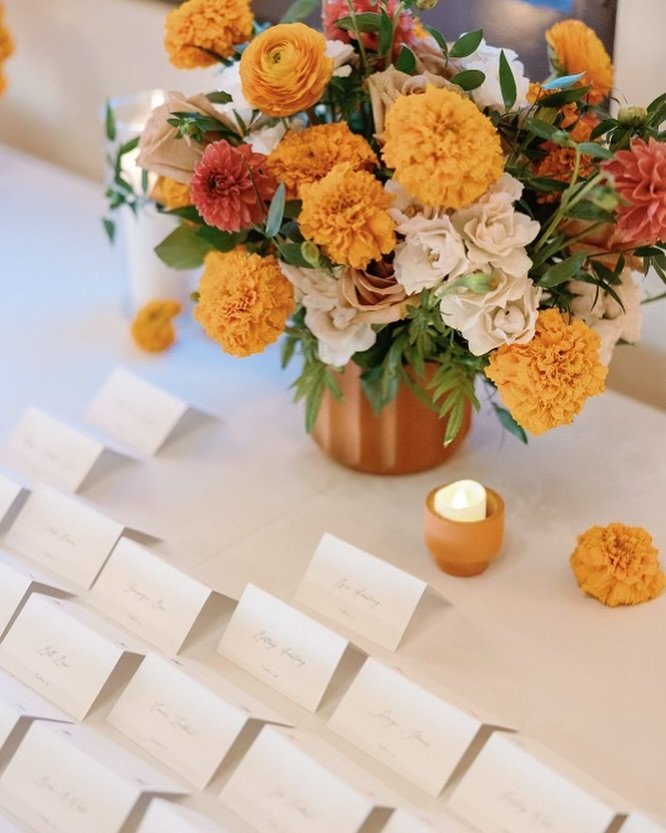 Bright blooms and personal tags. A warm welcome awaits. ✨

Floral Design &amp; Planning | @sevenstems 
Photography | @justincritzphotography 
Venue | @olehansonbeachclub