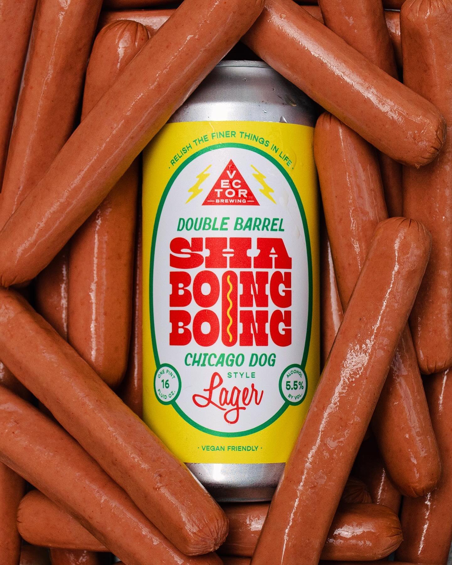 𝘿𝙊𝙐𝘽𝙇𝙀 𝘽𝘼𝙍𝙍𝙀𝙇 𝙎𝙃𝘼 𝘽𝙊𝙄𝙉𝙂 𝘽𝙊𝙄𝙉𝙂 / Chicago Dog-style Lager / 5.5% ABV

🌭🌭🌭🌭🌭🌭🌭🌭🌭🌭

Inspired by the Windy City classic and a fav of sports fans everywhere, Double Barrel Sha Boing Boing is our nod to the infamous glizzy