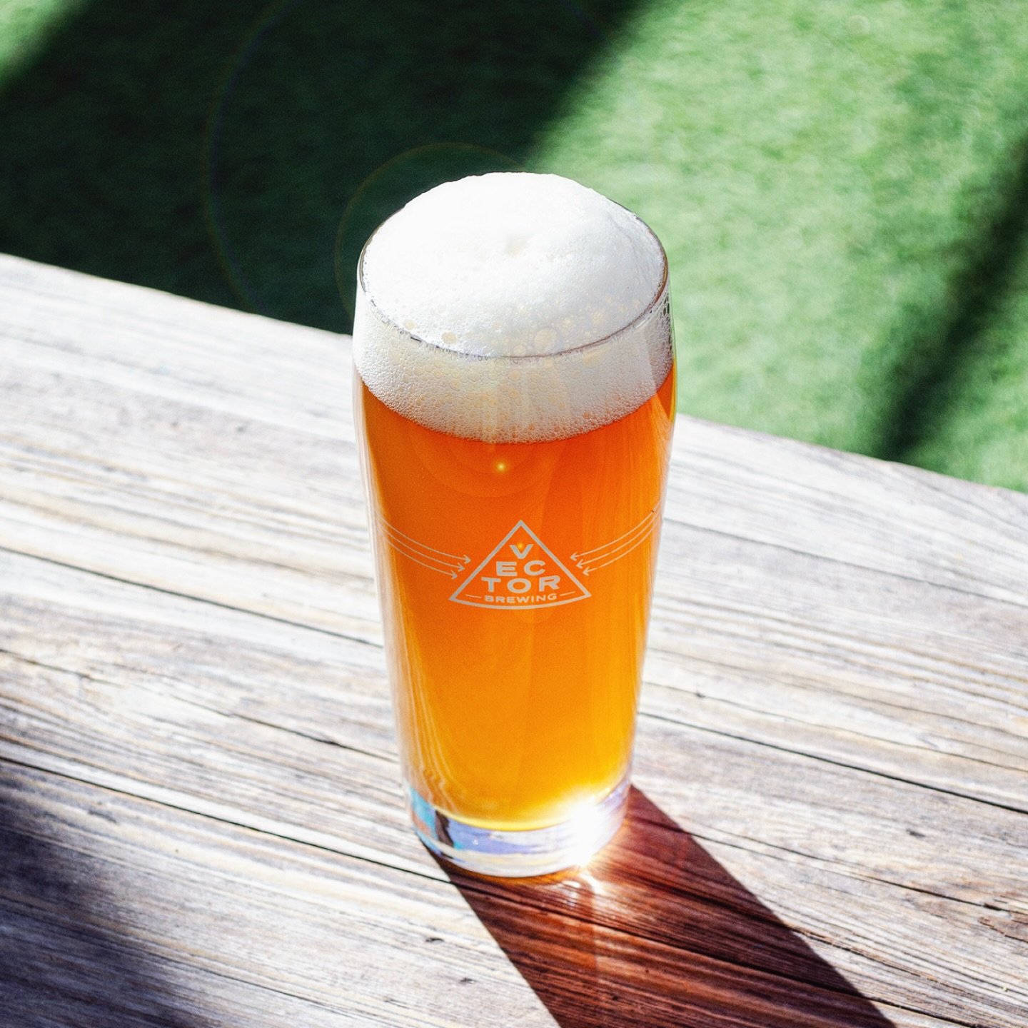 Beautiful weather deserves beautiful beer.🤩
.
.
#patioweather #daydrinking