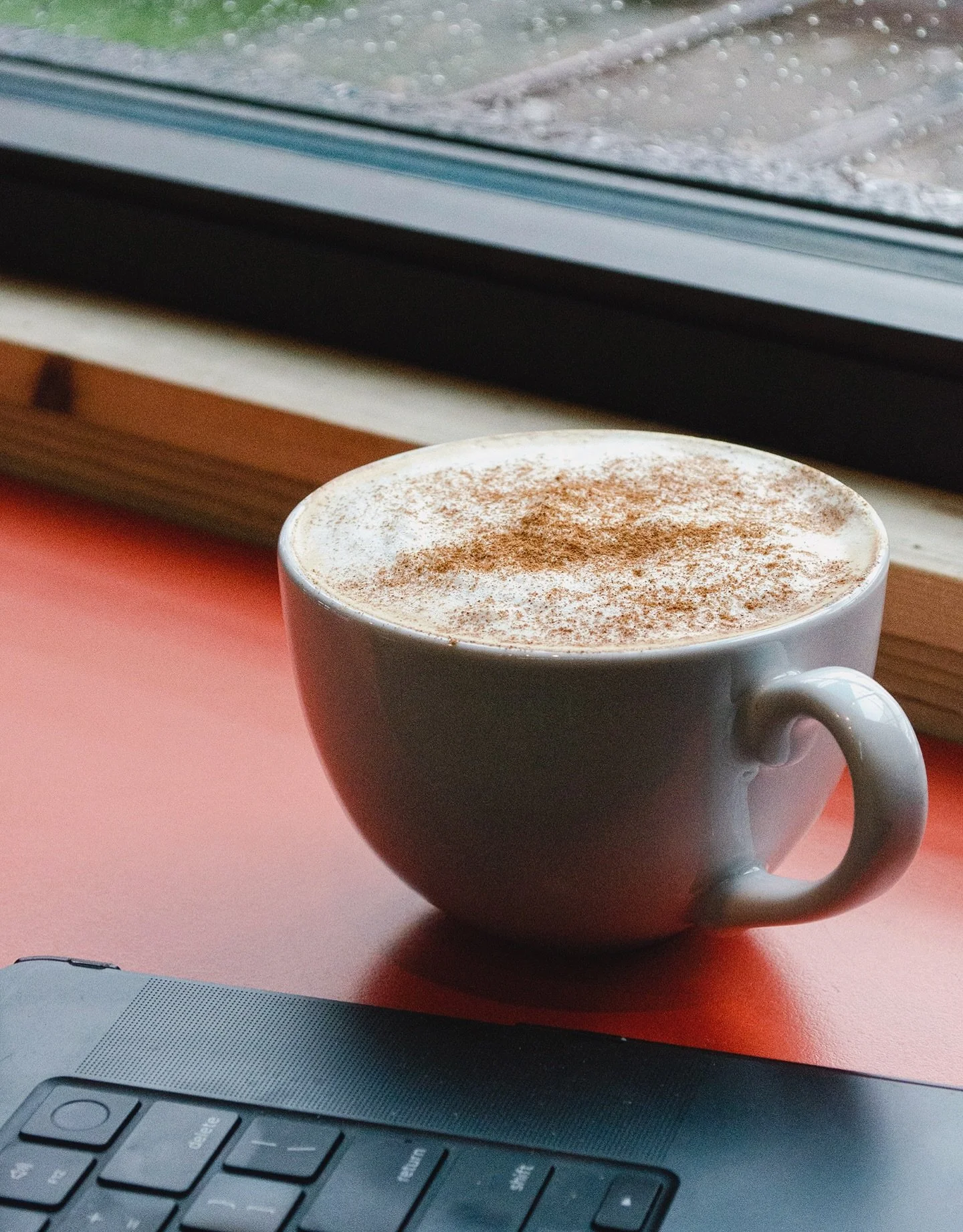 Gloomy, rainy days like this make our Dirty Chai Latte hit that much harder.

A double shot of @noblecoyotecoffee Barking Dog espresso gets blended with Lake Highland&rsquo;s own @chaimadeeasy Heirloom masala chai, then finished with your choice of s