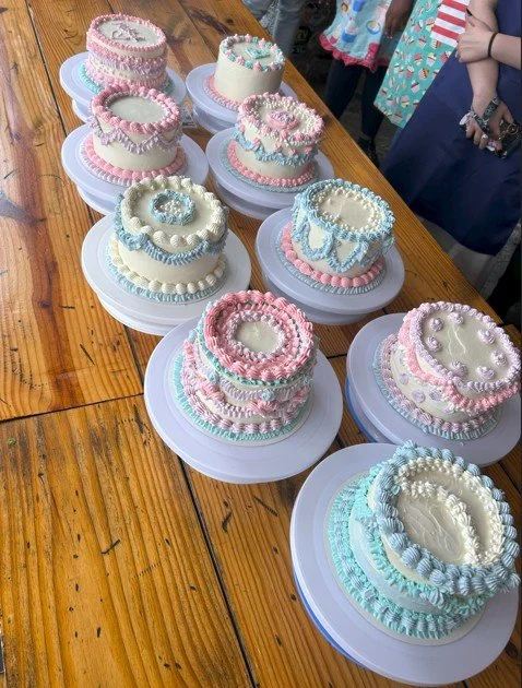 Vintage Cake Decorating w/ Hoamsy