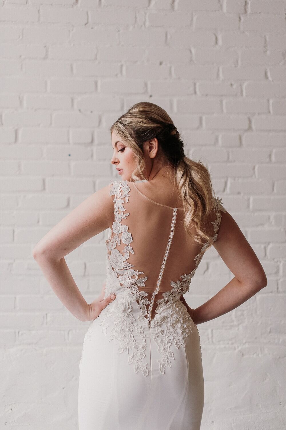 How to Style Your Hair Based on the Wedding Gown Neckline