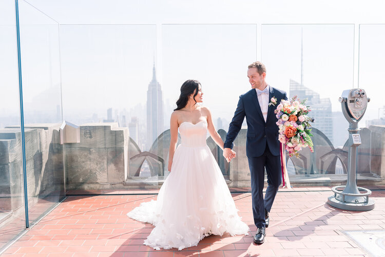 How to Navigate the Online Journey From Engagement to Wedding