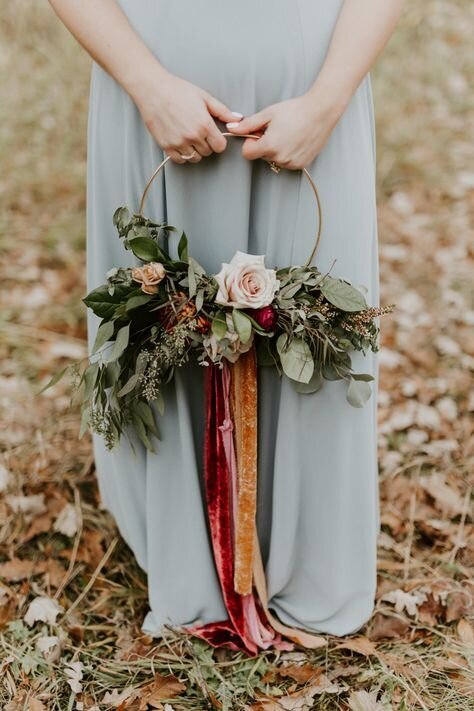 5 Ways to Use the Flower Hoop Trend in Your Wedding