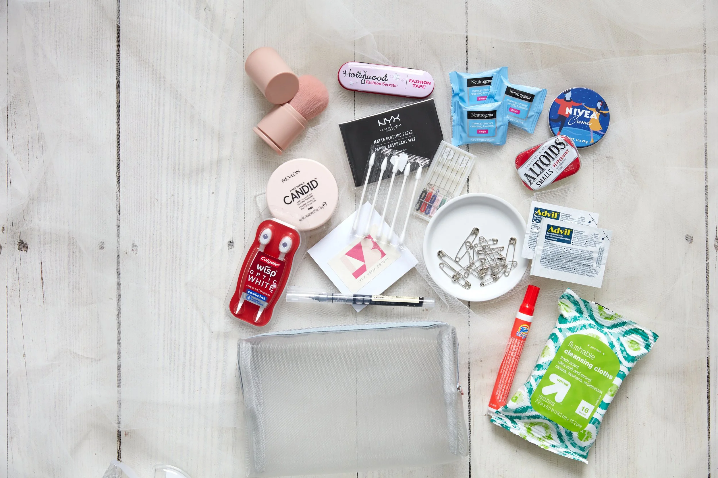 6 Essentials to Have in Your Wedding Day Emergency Kit