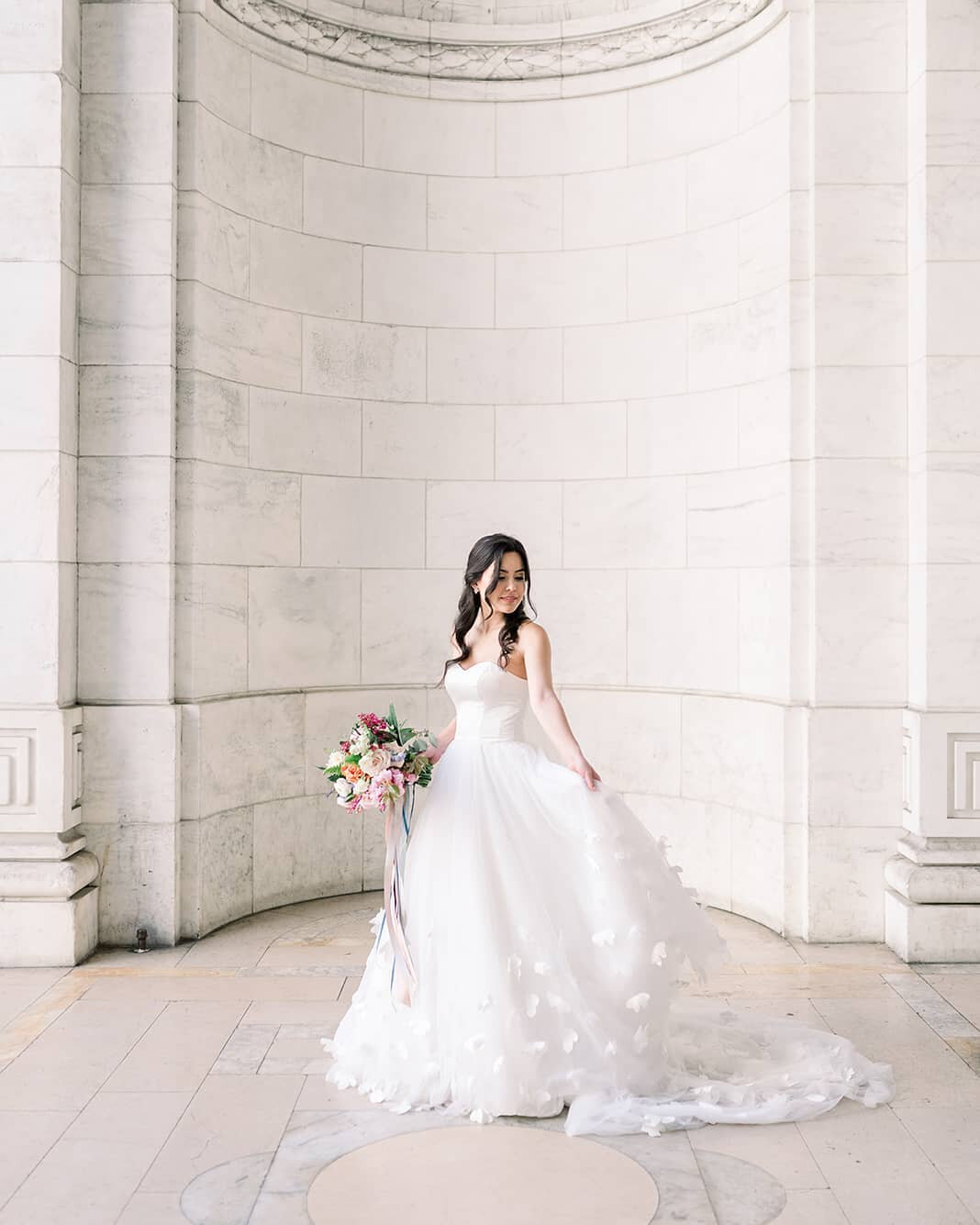 Always dreamed of having a fairytale wedding? No royal budget is necessary for your big day! All of⁣ our wedding gowns, including this dreamy Lyra ballgown, are under $1,200. For a closer look at this corset bodice wedding gown, view our New York Cit