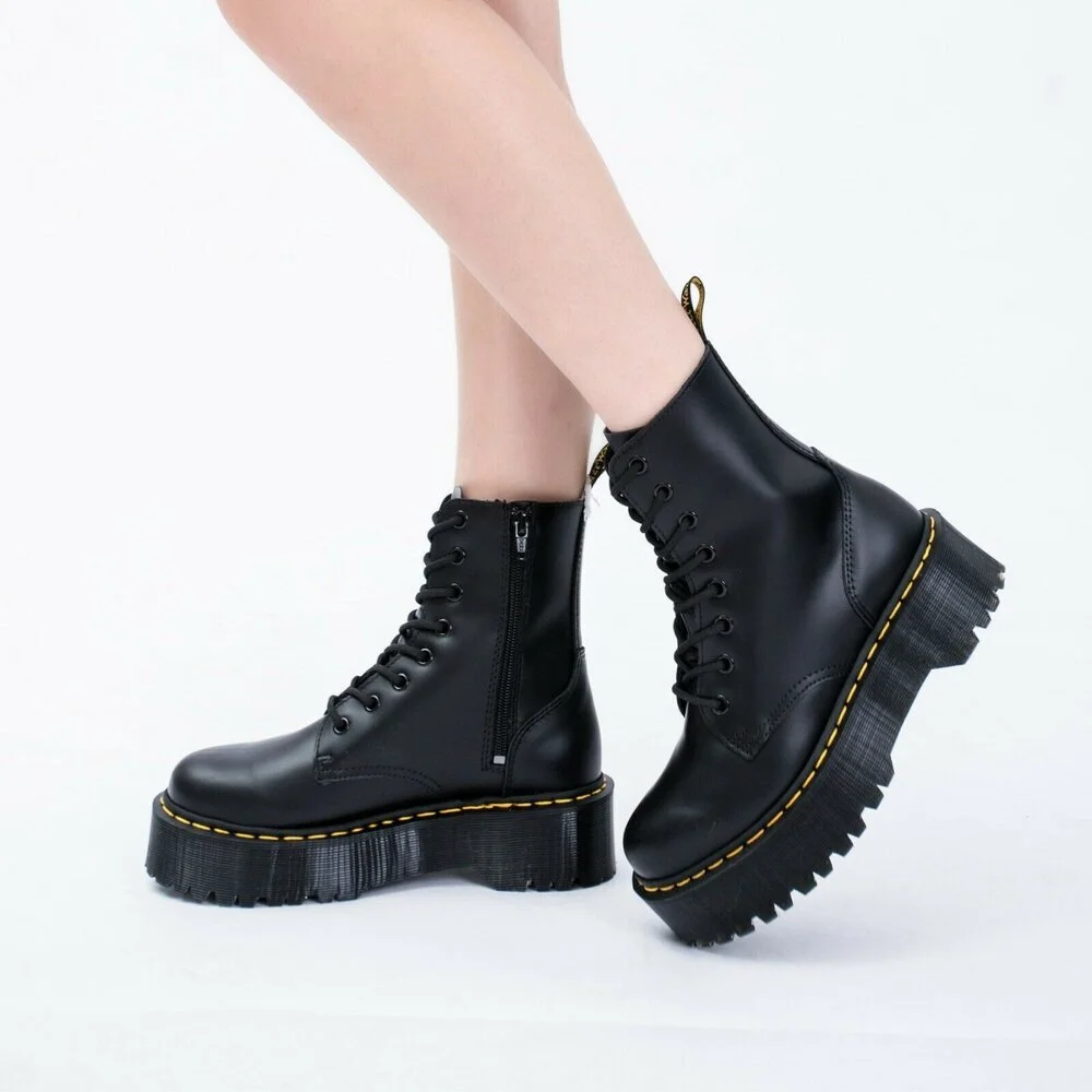 DR. MARTENS JADON MAX BOOTS
