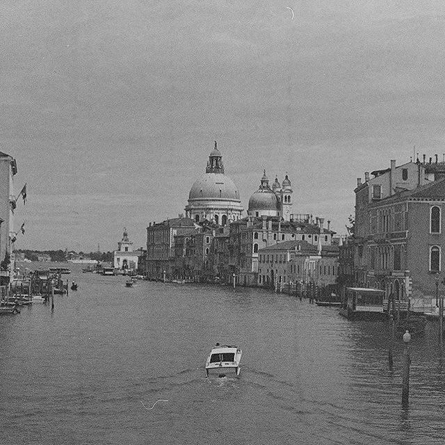 Venezia 1919 or 2019? ✨ #35mm