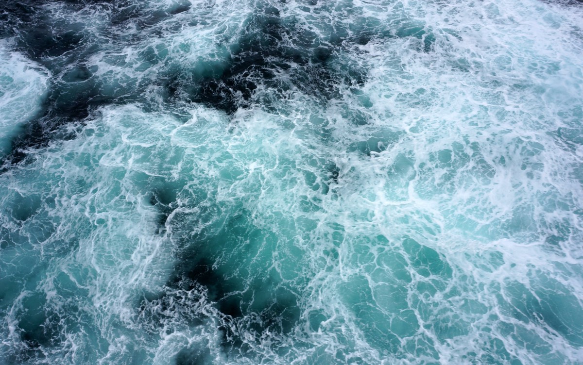 spray_deep_sea_dark_blue_water_waves_surface_background_foam-392846.jpg!d.jpeg